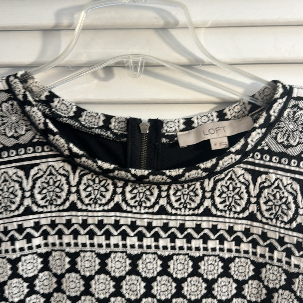 EUC Loft Cream & Black Batik Shift Dress - Medium - Picture 2 of 5